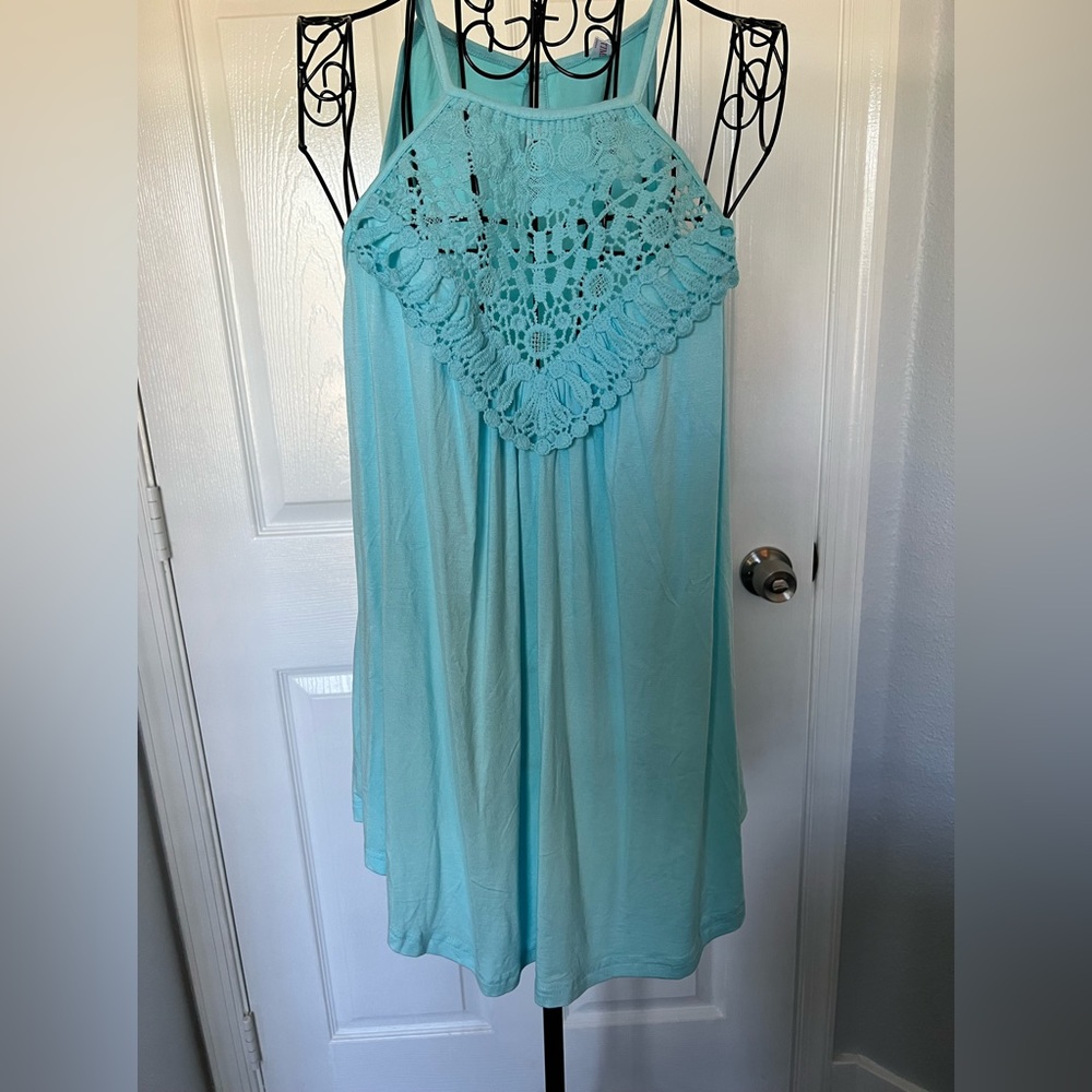 ❤️Women’s silky robin's egg blue tank, size L